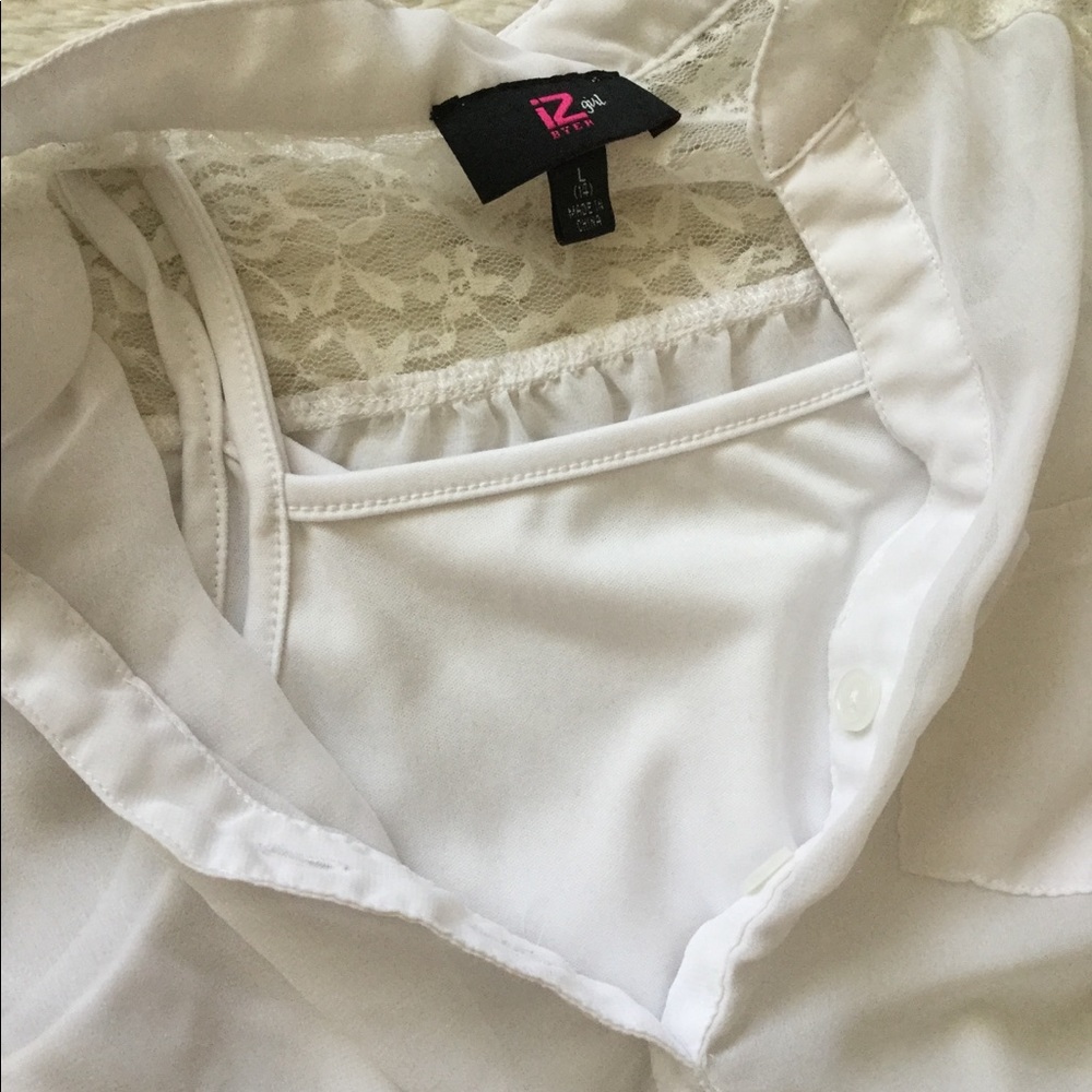 White blouse - Picture 5 of 7